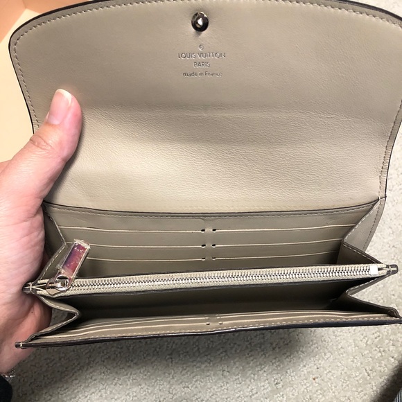 👜Authentic LV Iris Wallet - Picture 2 of 6